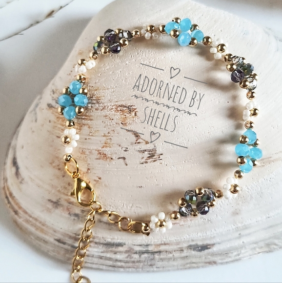 Daisy Dew Drop Blue Beaded Bracelet - Delicate Floral Elegance - Picture 5 of 11